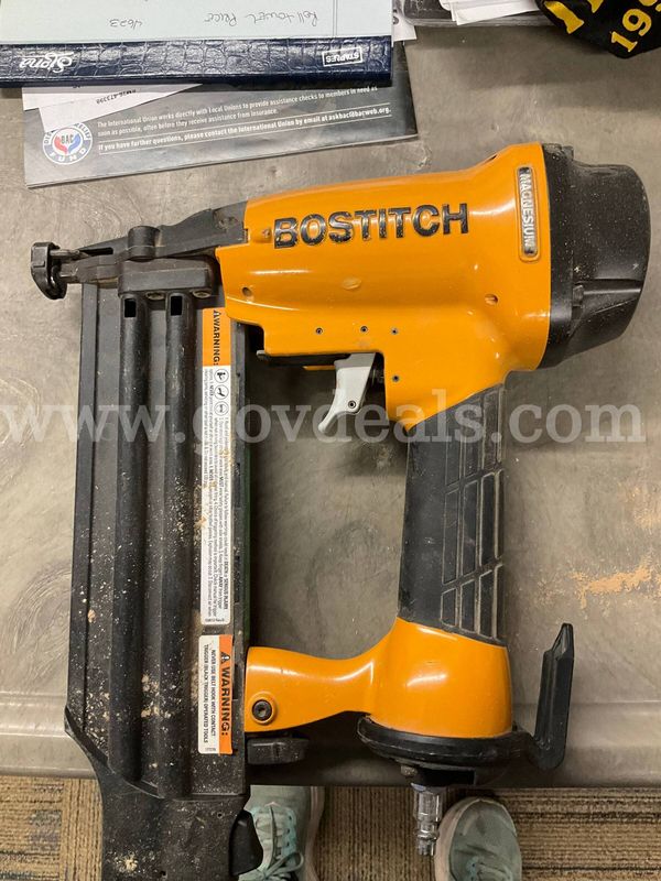 Bostitch BT1855 18-Gauge Pneumatic Brad Nailer - Lightweight Magnesium Housing