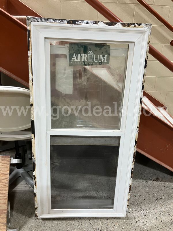 Atrium Series 450 Vinyl Double-Hung Window with Screen 23.5"x47.5" (Must be picked up by September 8th)