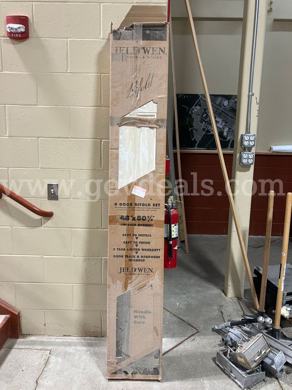 New JELD-WEN 4-Door White Bifold Closet Door Set – 48" x 80.5" (must be picked up by September 8th)