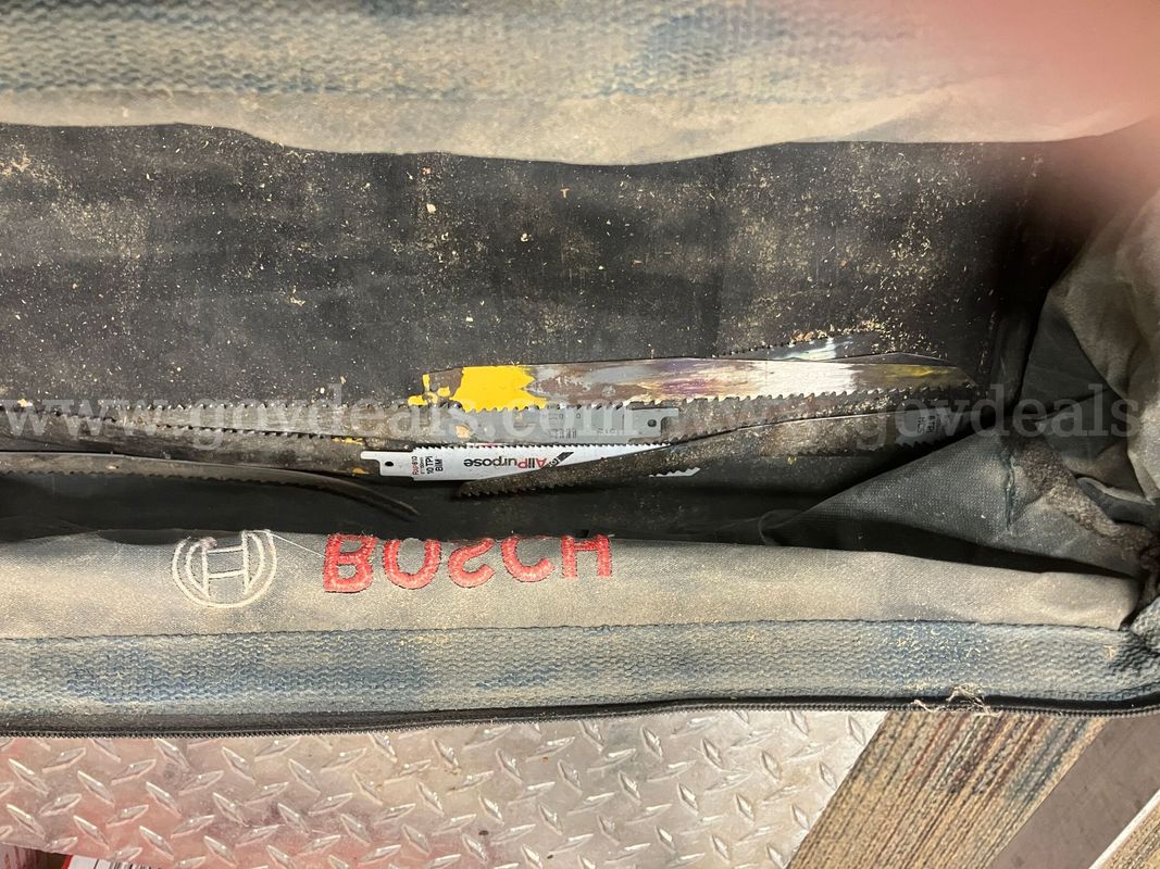 Bosch Canvas Tool Bag / Duffel with Assorted Reciprocating Saw Blades