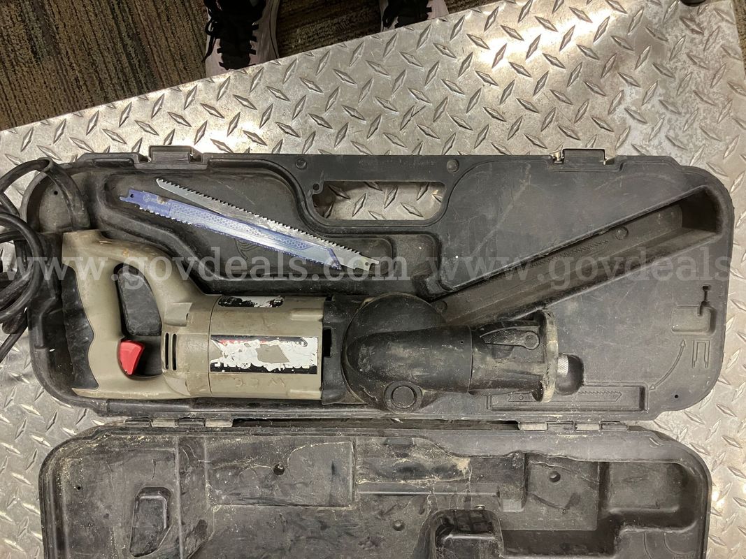 Porter-Cable Tiger Saw Corded Reciprocating Saw w/ Hard Case & Blades
