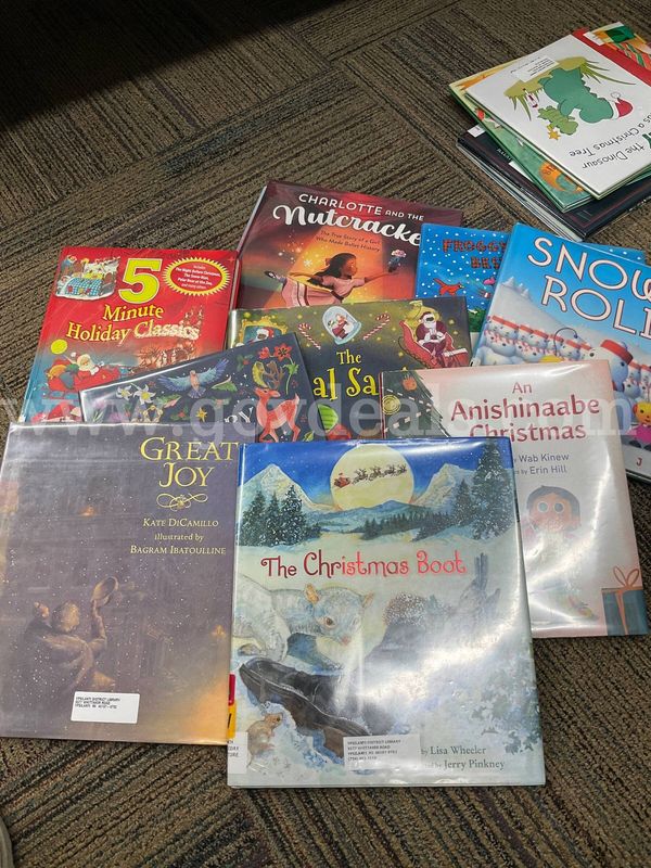 Lot of 9+ Christmas & Winter Children’s Picture Books (Includes Kate DiCamillo & Jerry Pinkney)