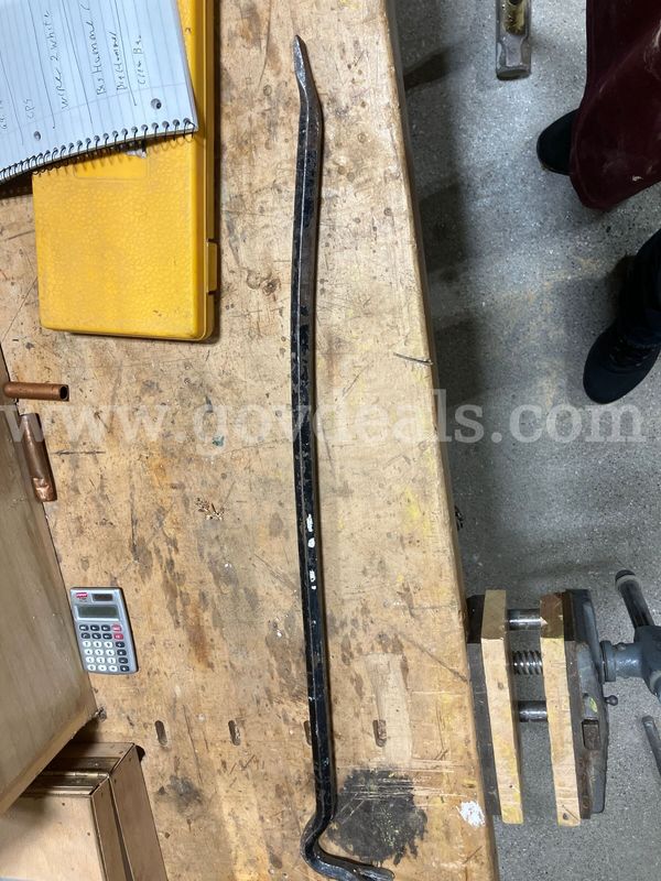 30-inch forged hex steel wrecking bar / pry bar