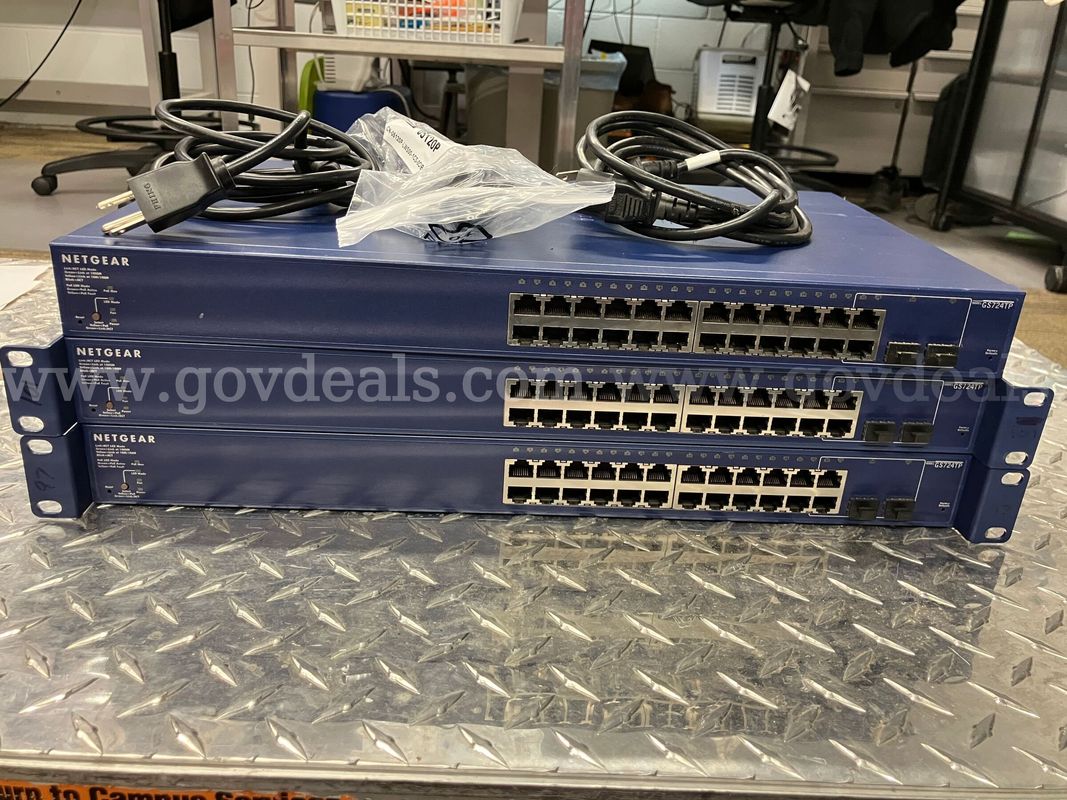 Lot of 3x Netgear ProSafe GS724TP 24-Port Gigabit Smart Switch with PoE + Power Cords