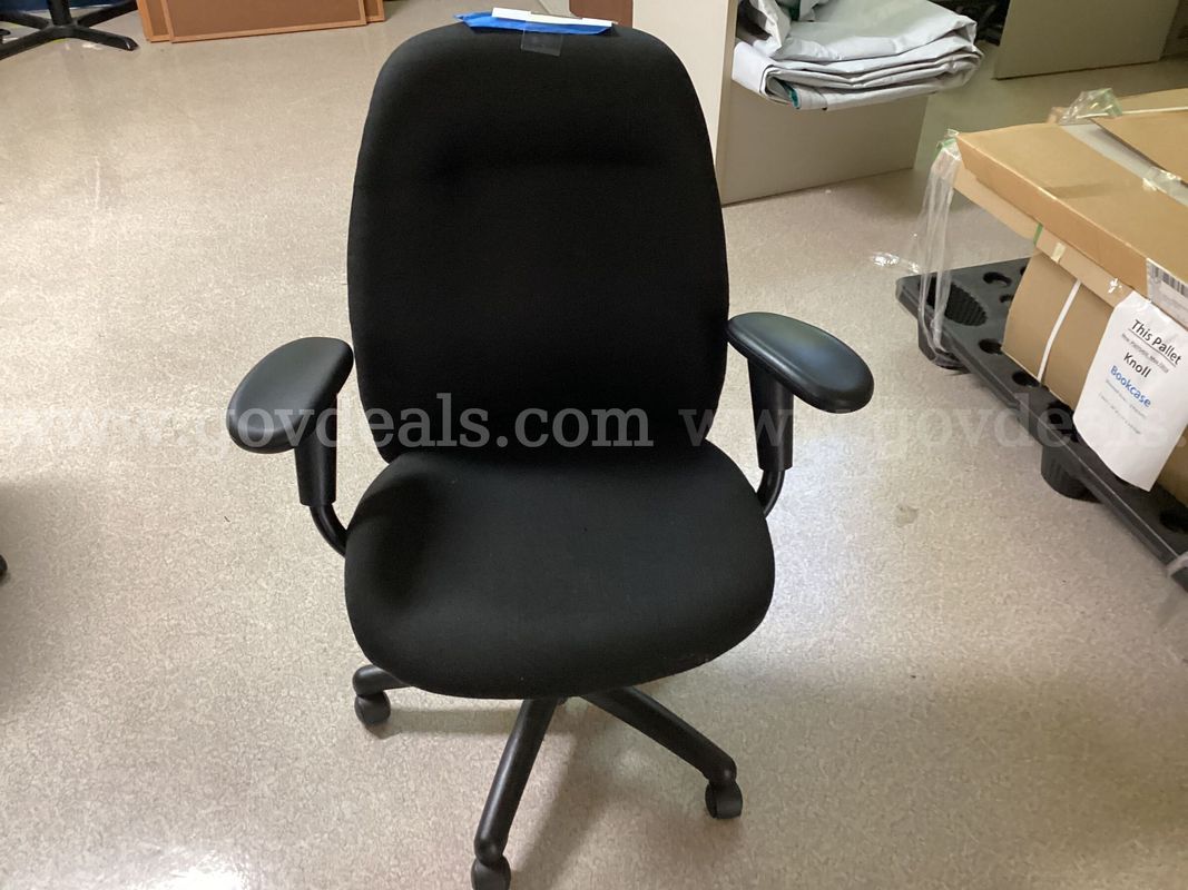 Vogel Peterson Black Fabric Office Desk Chair – Adjustable Height, Tilt & Armrests
