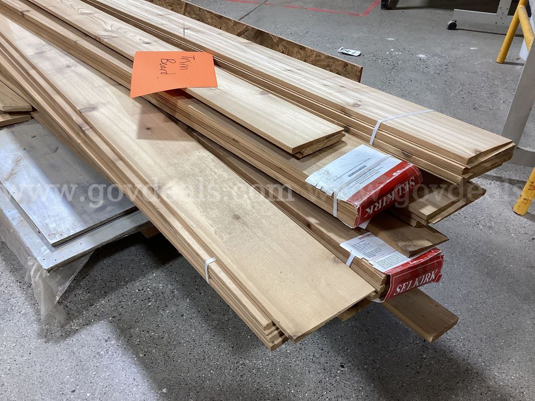 Assorted Cedar Siding Lot - $12' \times 7\frac{1}{2}"$ Siding & Mixed Trim Boards