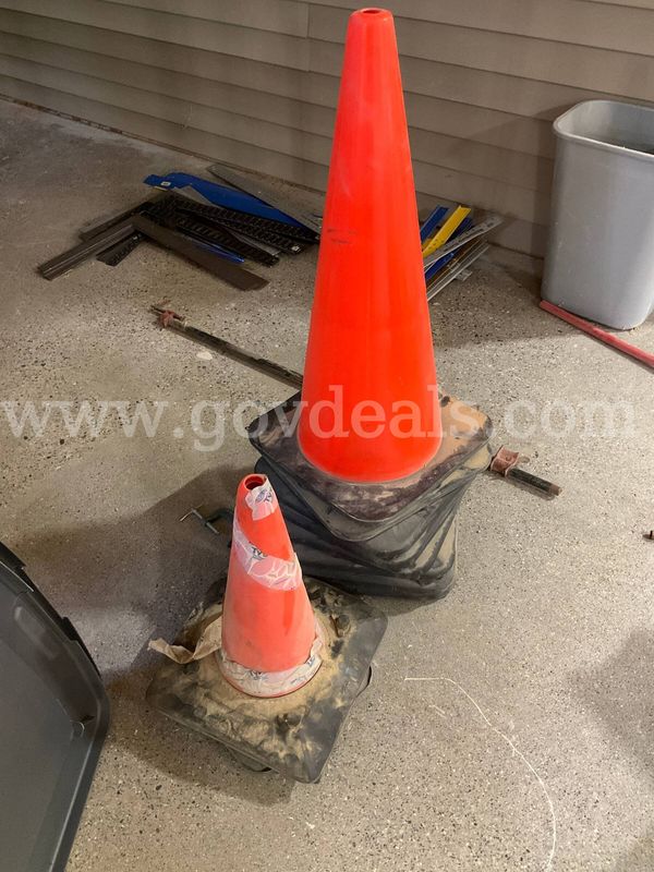 Heavy-Duty Orange Safety Traffic Cones Lot (Mixed Sizes)