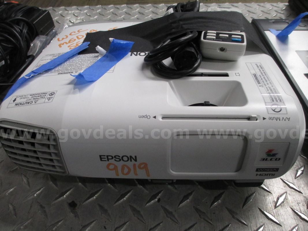 Epson data projector 955WH w/ remote
