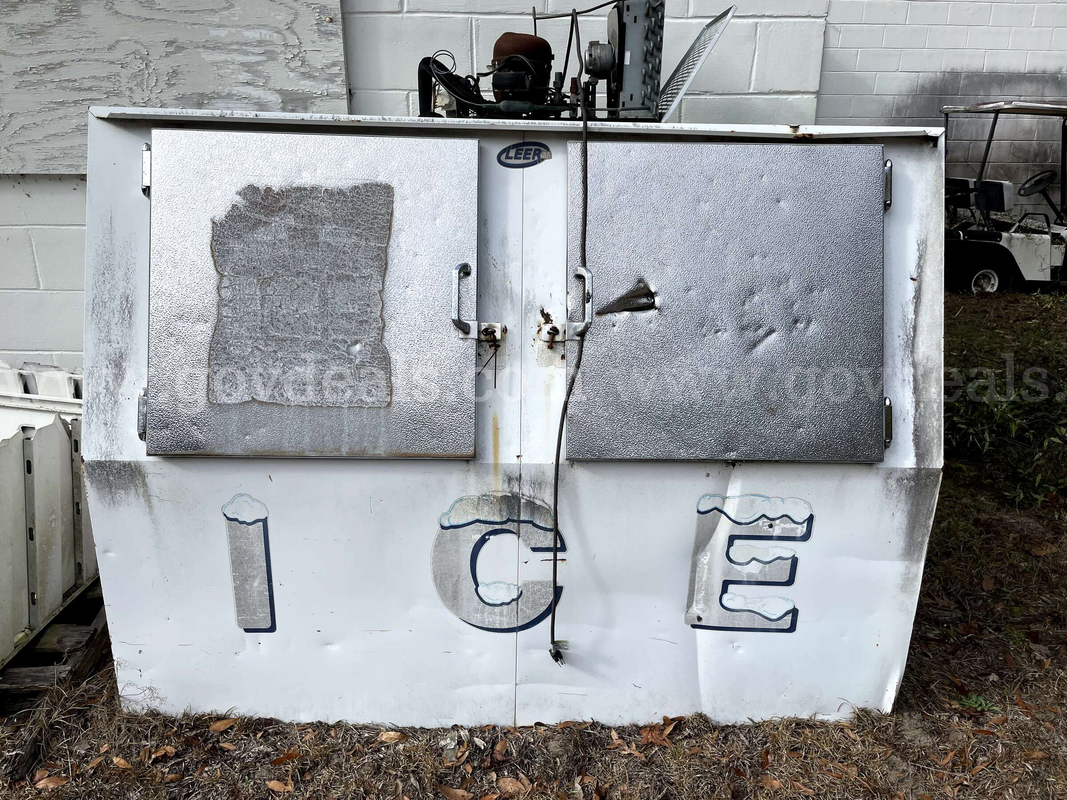 Leer Outdoor Ice Merchandiser