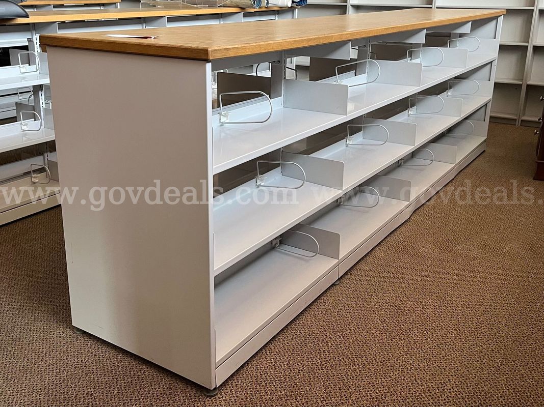 Retail Display Island / Merchandise Shelving Unit
