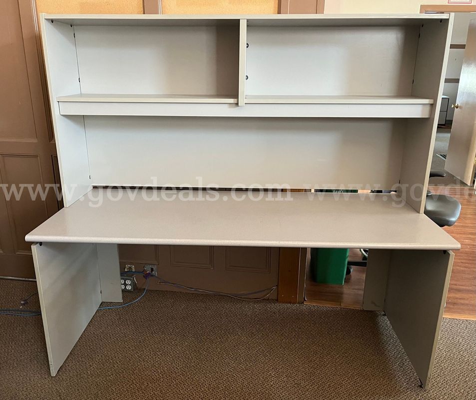 Desk w/Overhead