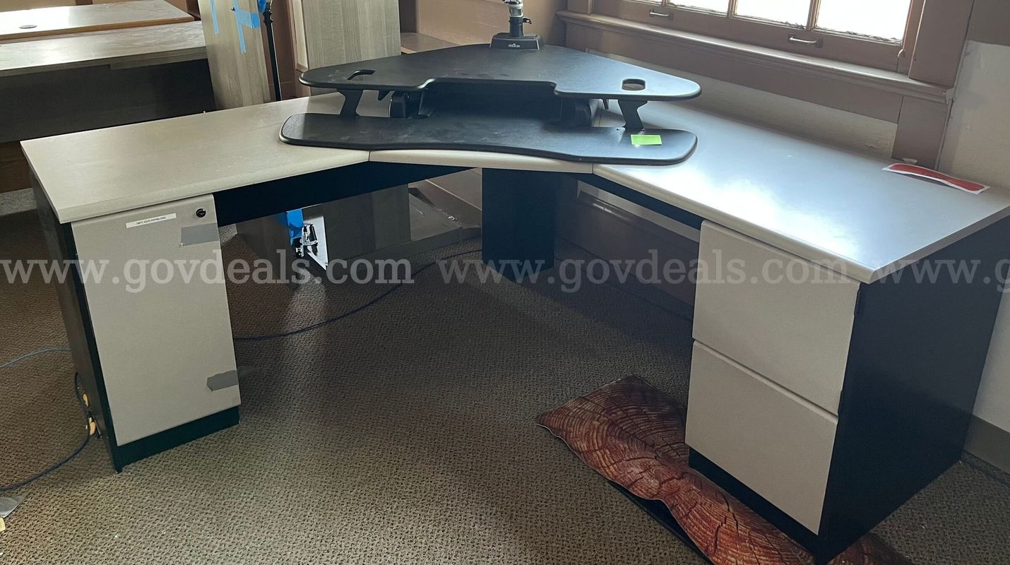 L-Shaped Desk w/Veridesk Sit Stand