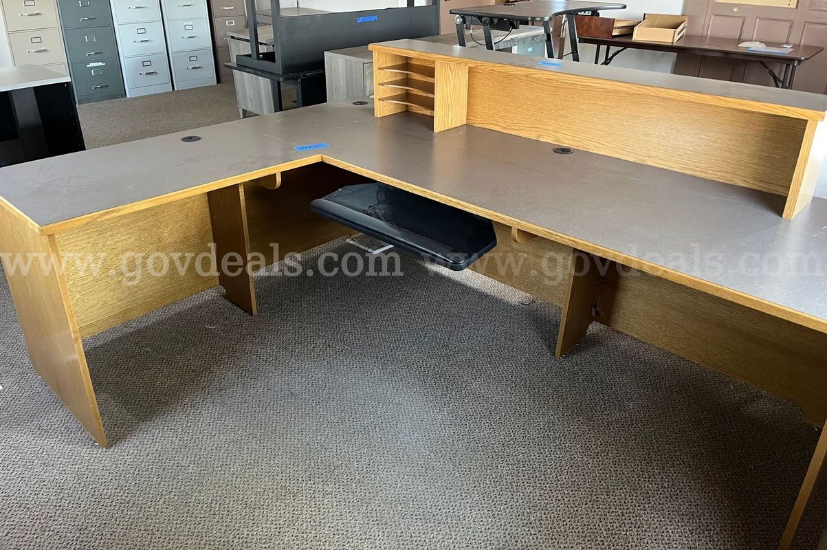 L-Shaped Desk w/Organizer Hutch