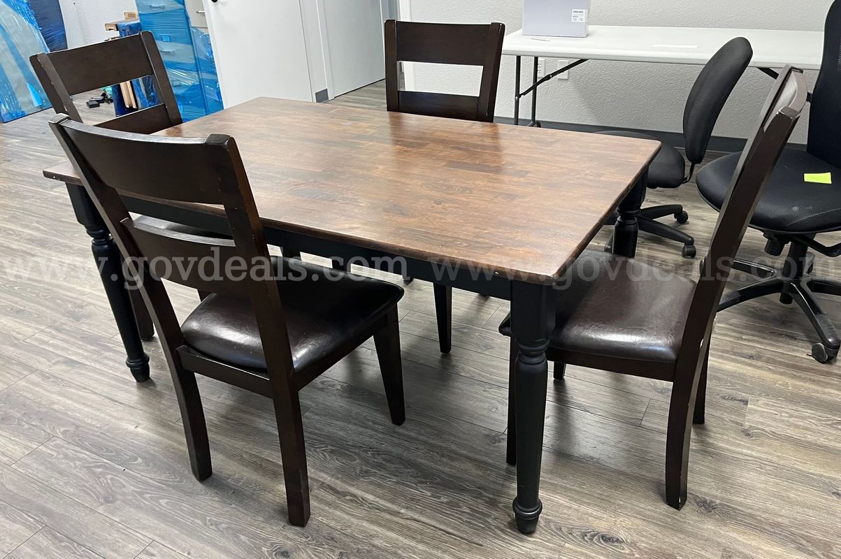 Dining Table & Chairs