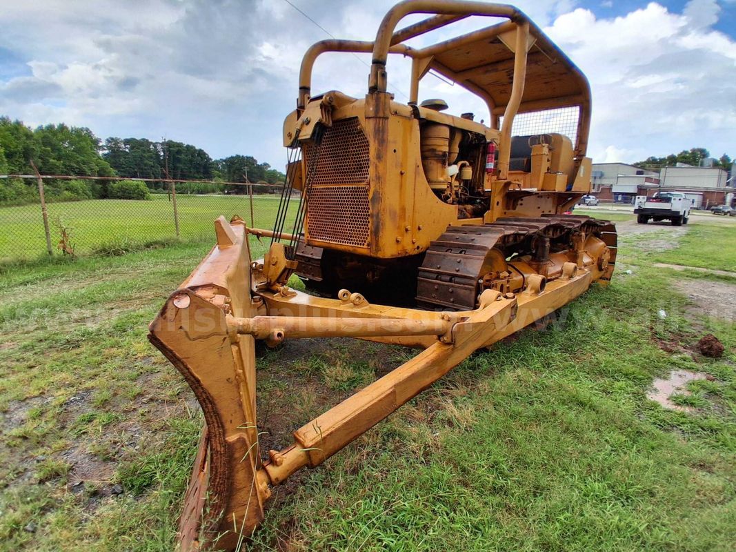 Caterpillar d7 bulldozer
