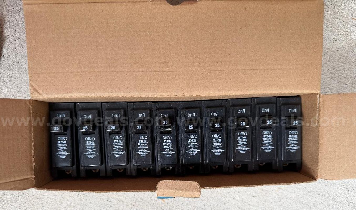(10) New Circuit Breakers Eaton 25 Amp Quicklag Circuit Breakers 120 Vac 1 Pole Hqp1025r3 Nib *Will Ship*