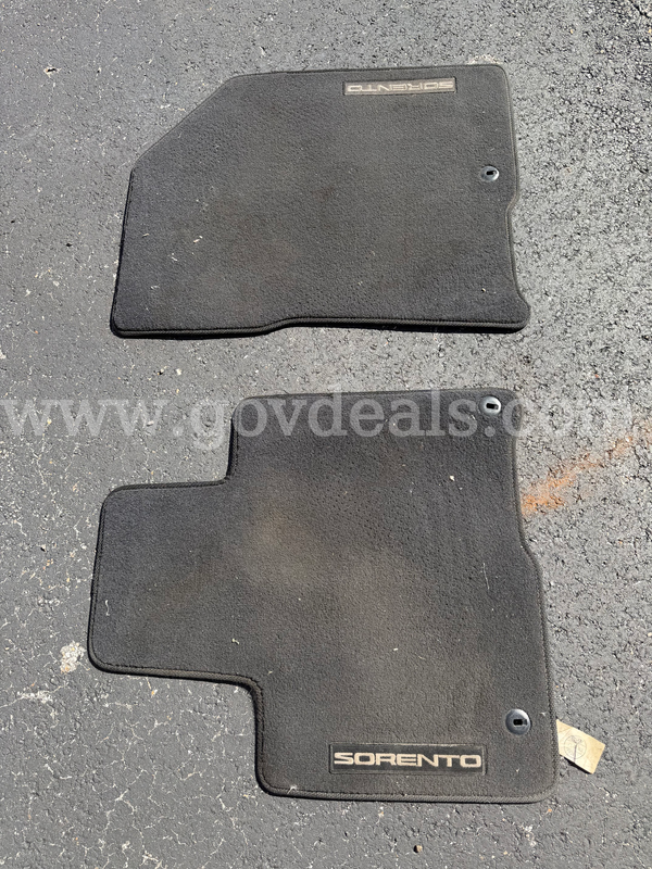 KIA SORENTO 2019 - ORIGINAL USED FLOR MAT *WILL SHIP*