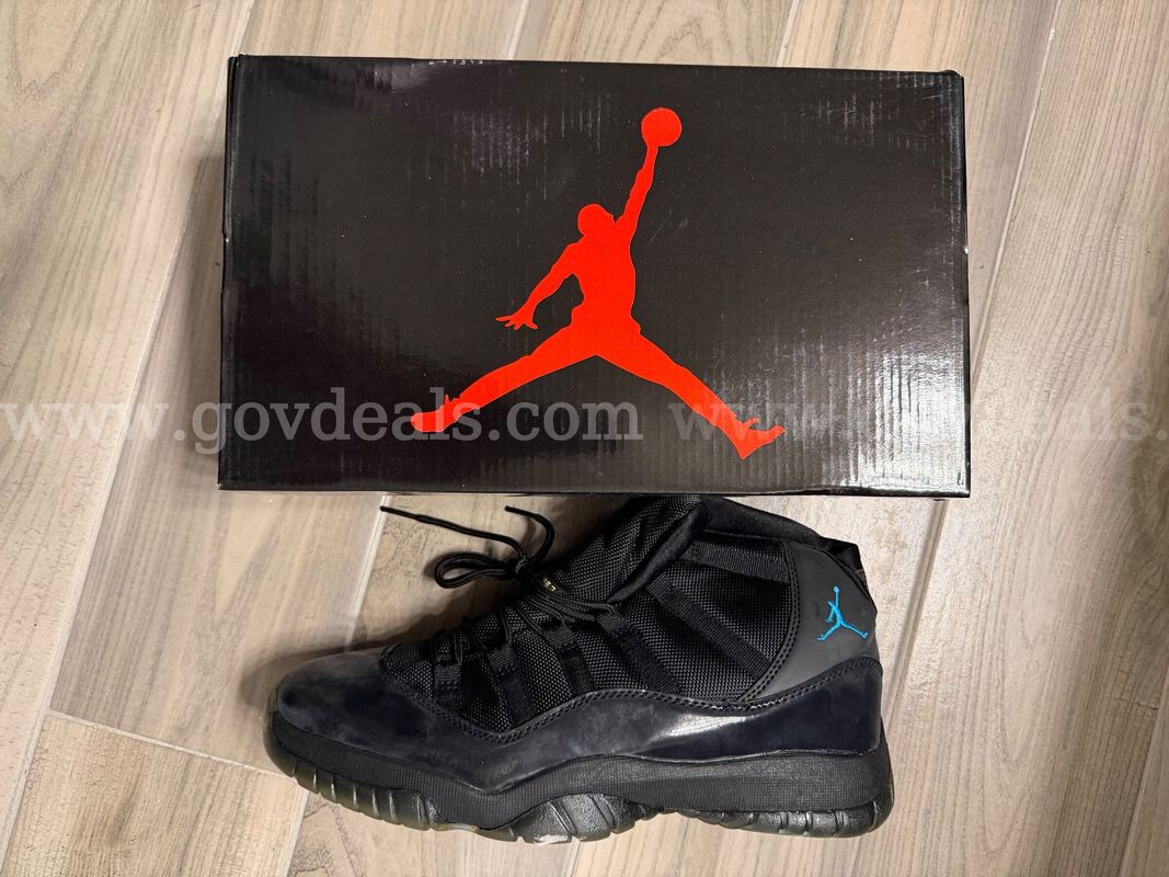 RARE/VINTAGE NIKE Air JORDAN 11 SNEAKERS STYLE 378037-006 MEN'S SIZE 11 NEVER USED *WILL SHIP*