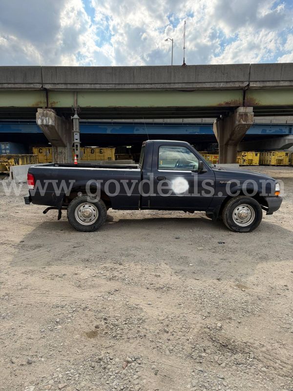 2000 Ford Ranger XL Short Bed 2WD