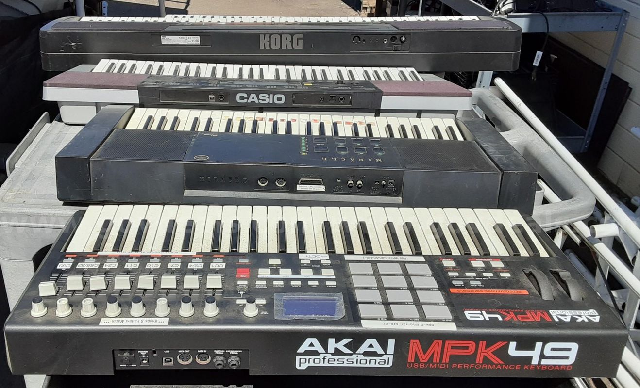 Lot of 5 - Musical Instrument Keyboard / Piano - KORG / Casio / Akai / M-Audio / Miracle - Music
