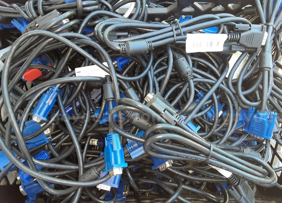 Lot of 70 - 15-Pins Male to Male VGA Cable for Computer, Monitor & Projectors