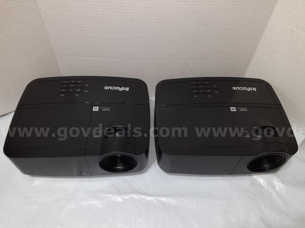 Lot of 2 - InFocus IN2124a and IN124X 3D Ready XGA DLP Video Projector HDMI VGA