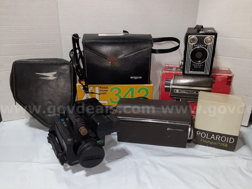 Lot of 8 - Vintage Camera Kodak / Keystone / GAF / Polaroid / Brownie / Argus / Bell & Howell