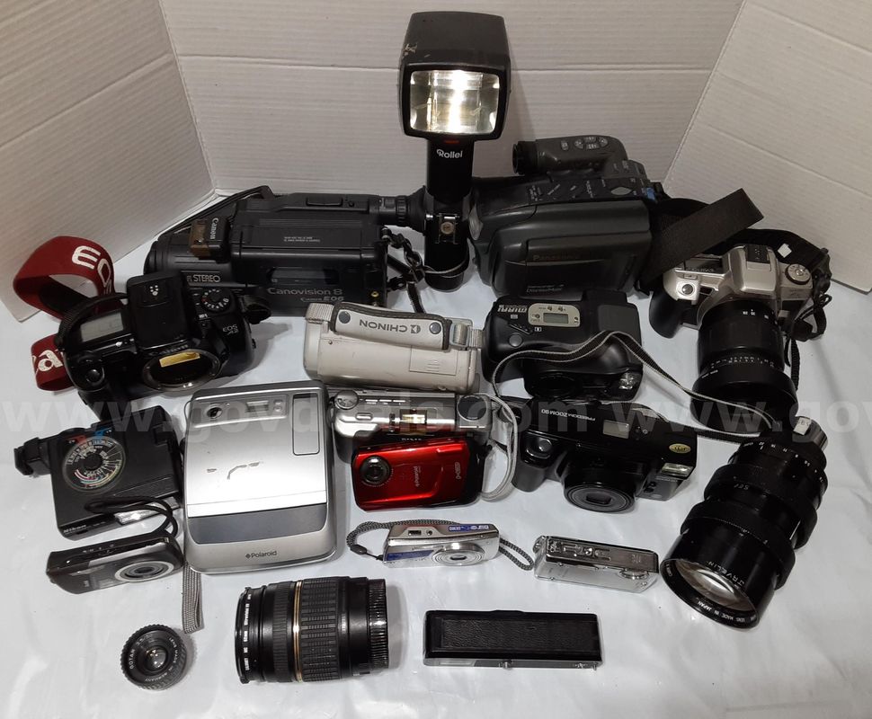 Lot of 20 - Camera, Flash & Lens - Nikon / Canon / Panasonic / Polaroid / Minolta / Ricoh / Chinon / Olympus