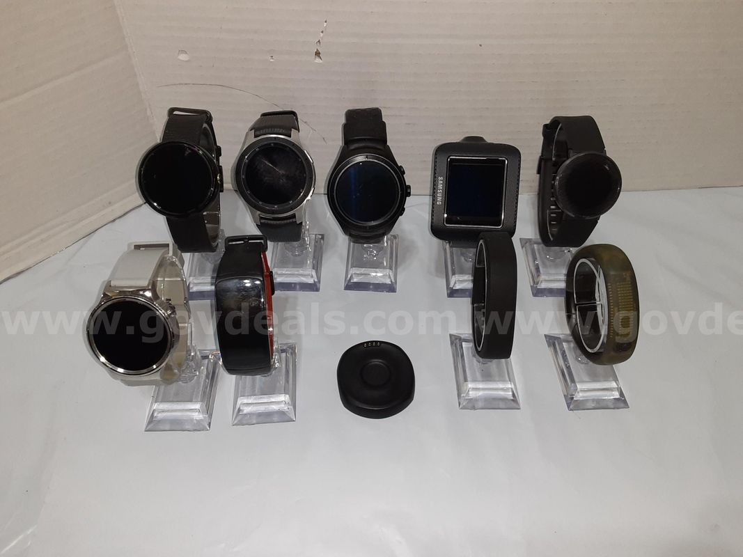 Lot of 9 - Samsung Galaxy / Nike / Razer / Huawei / Motorola / Etc. Watch Bluetooth Smart watches