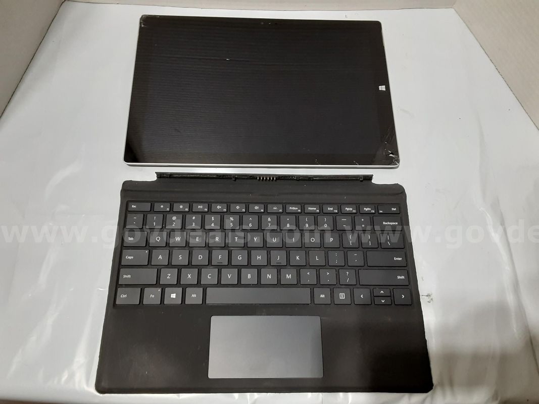 Microsoft Surface Pro 3 Tablet PC 12" Intel Core i5-4300U 1.90GHz 8GB RAM 250GB SSD
