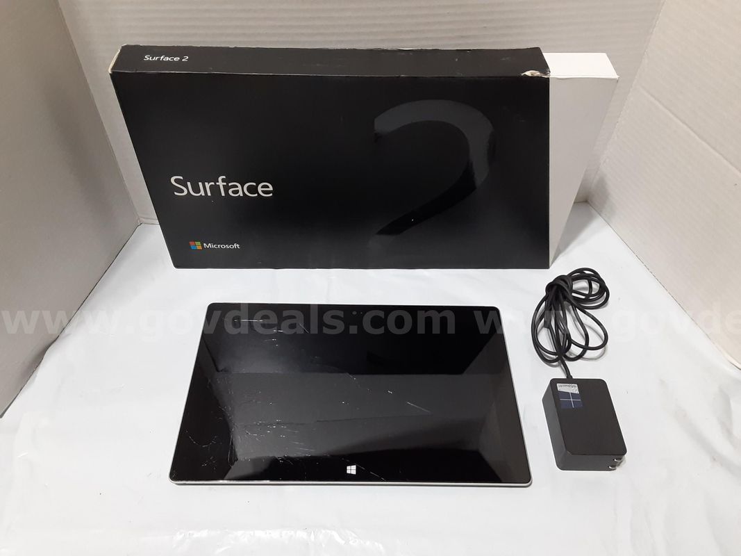Microsoft Surface 2 Tablet PC 10.6" FHD 64GB SSD Cortex A15 1.70 GHz (Cracked screen)