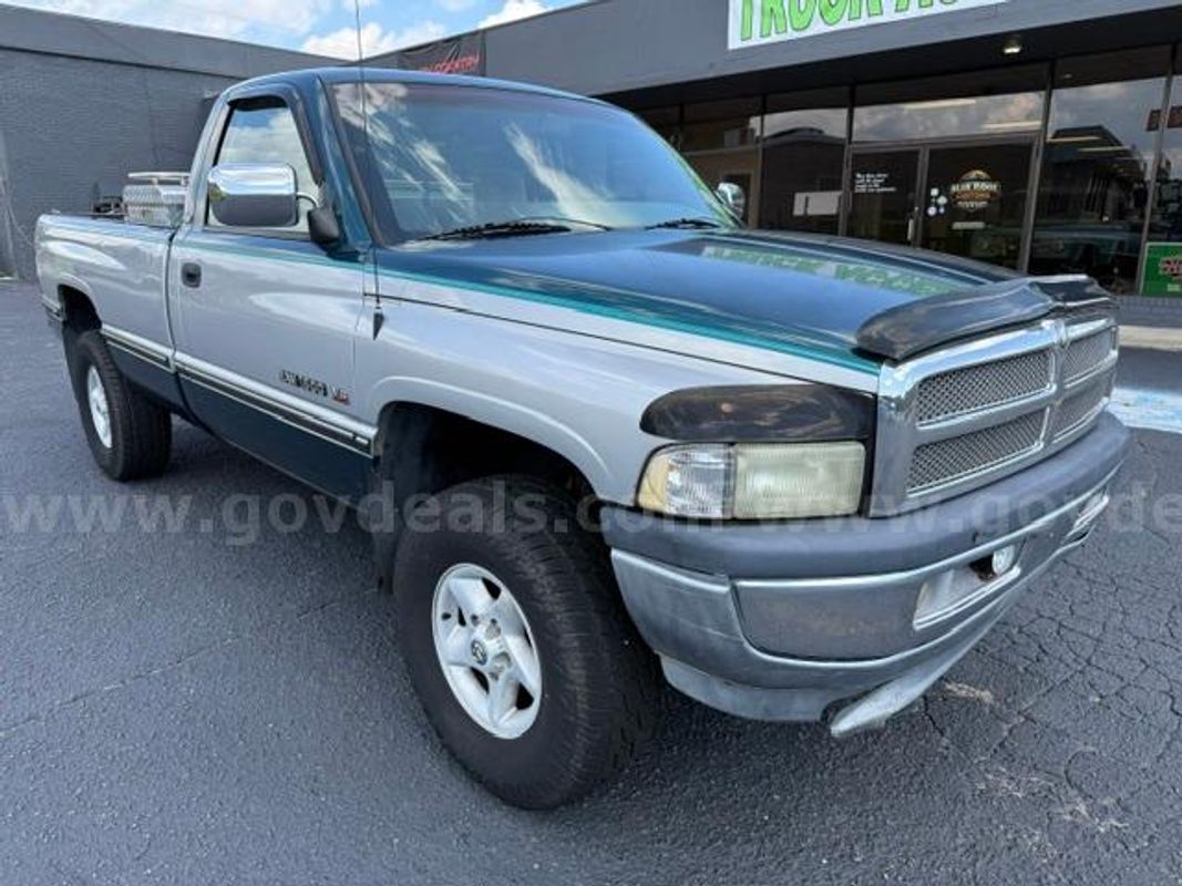 1997 Dodge Ram 1500 LT Reg. Cab 8-ft. Bed 4WD