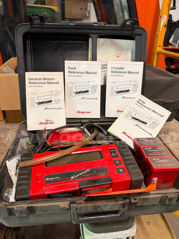 Snap-on MT2500 Automotive Diagnostic Scanner