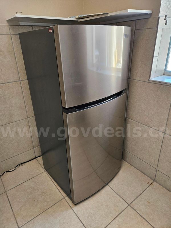 Frigidaire Refrigerator 9.9 cuft Counter Depth used great condition.  FFHT1425VV