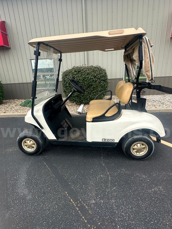2017 E-Z-GO TXT Gas Powered Golf Cart / Utility Vehicle