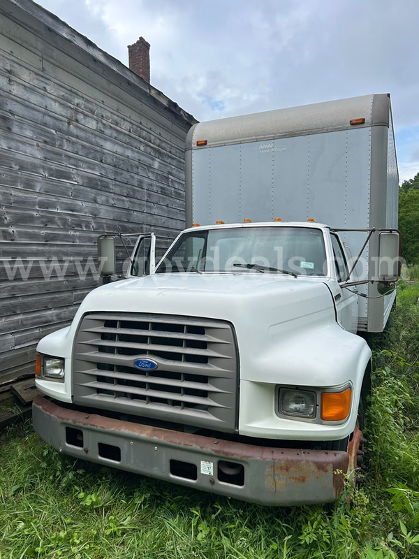 1995 Ford F800 Box Truck with Lift Gate