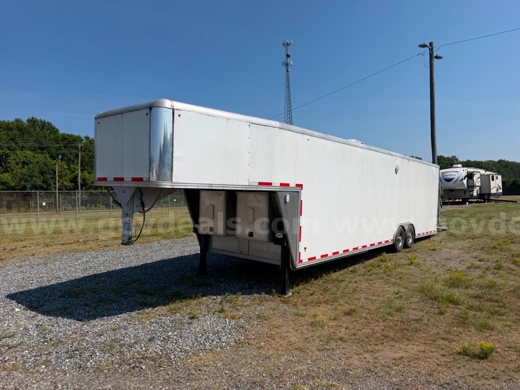 2016 14k lb 8.5x38’ enclosed gooseneck trailer with extras