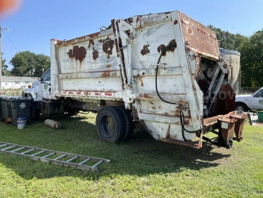 1994 GMC TopKick Garbage Truck — Surplus / Parts or Repair