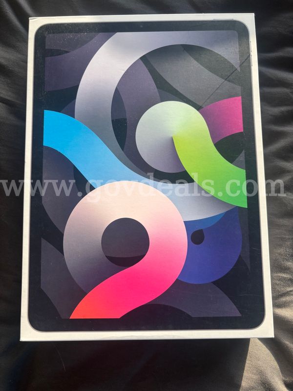(1) Apple iPad Air 4th Gen (new in sealed box) Shipping Available