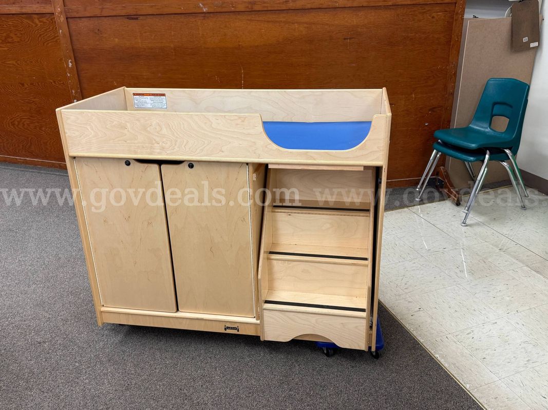 Jonti Craft Changing Table, Perfect for Day Cares and Preschools- Like New