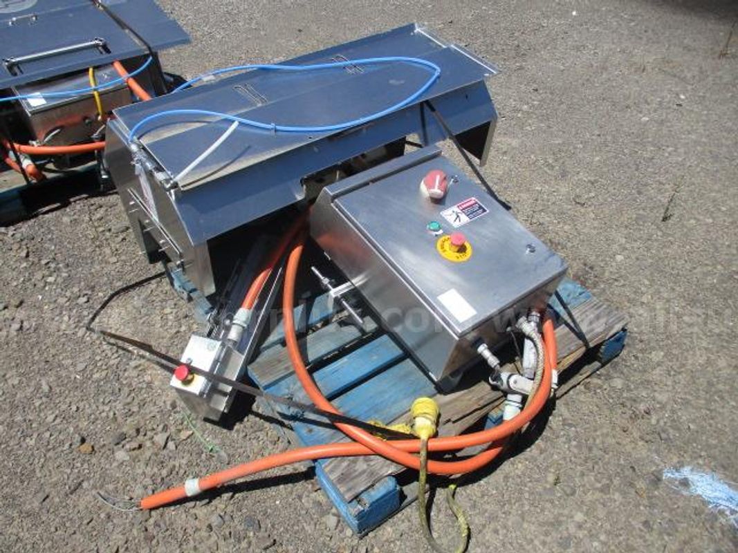 Prime CTTC-1 LH Chicken Tender Clipper