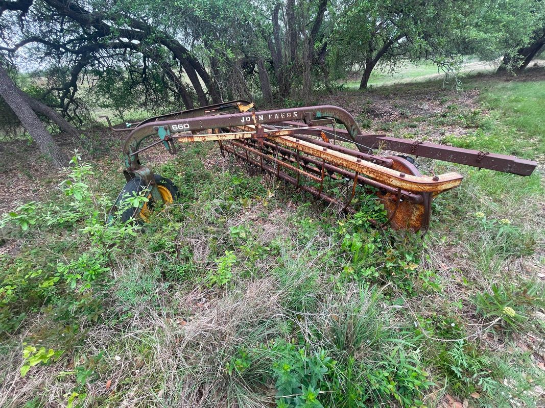 John Deere 660 Hay Rake
