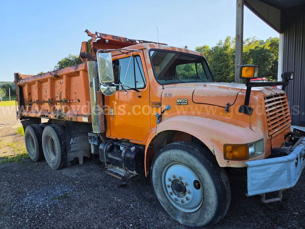 2000 International 4900