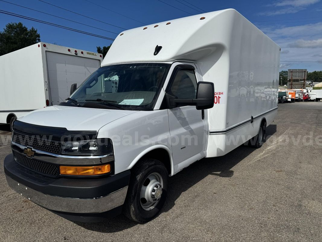 2024 Chevrolet Express Box Truck 16' with Ramp