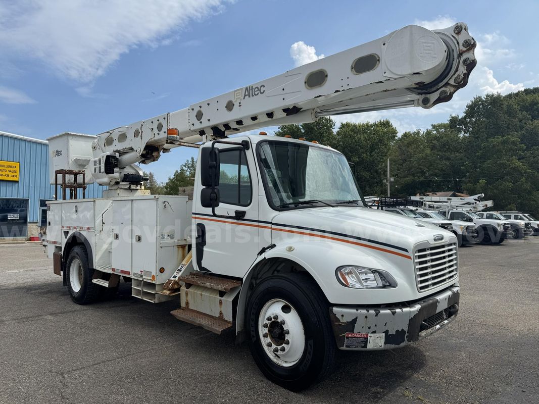 2013 Freightliner M2 106 Bucket Truck with Jib Crane