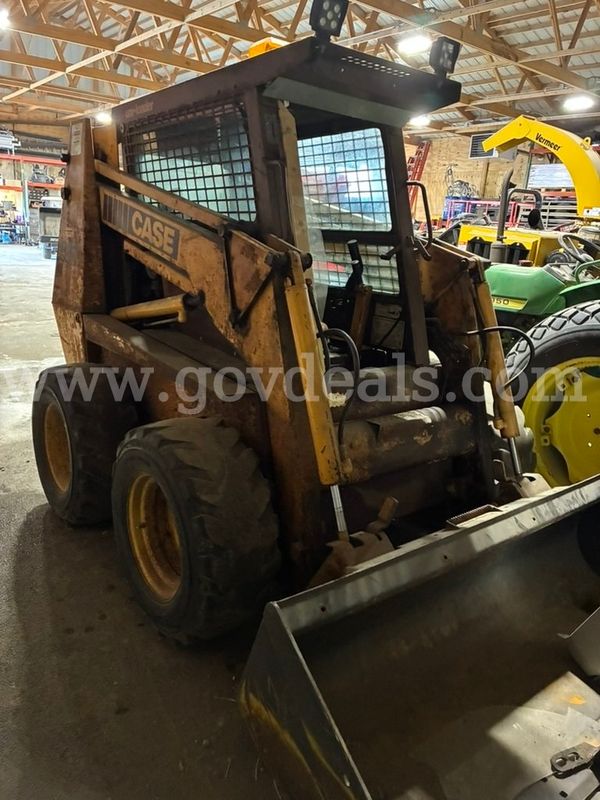 Case 1845 Uni-Loader Skid Steer Loader w/ Enclosed Cab & Bucket