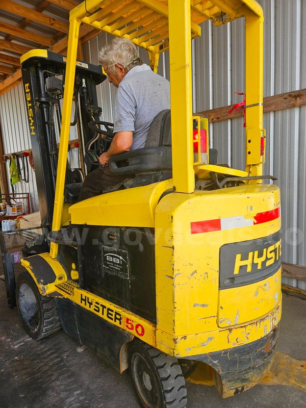 HYSTER E50 FORKLIFT