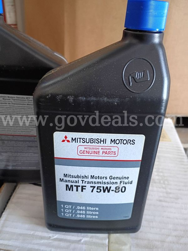 Lot of (24) NEW QTs of Mitsubishi Manual Transmission Fluid 75W-80