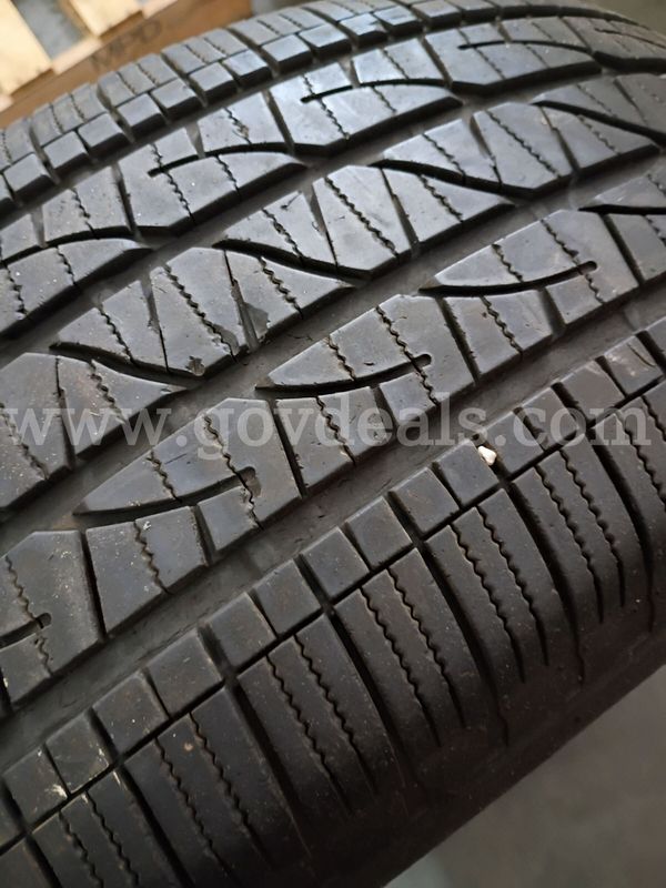 (1) Firestone 275/60R20 TIre