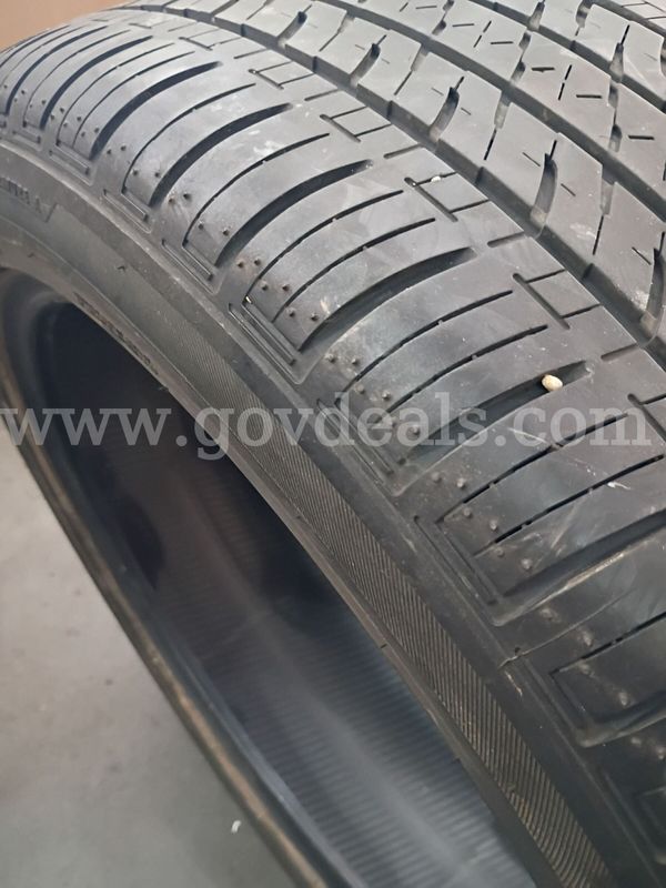 (1) Bridgestone P255/45R20 Tire